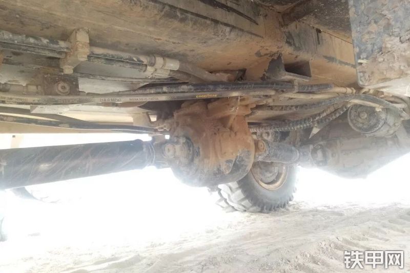 沃尔华DLS885-9M挖掘机局部