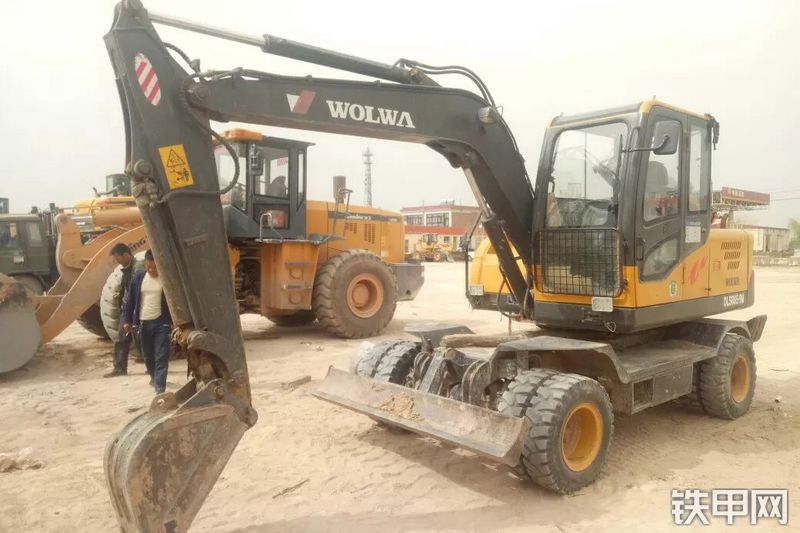 沃尔华DLS885-9M挖掘机整机外观
