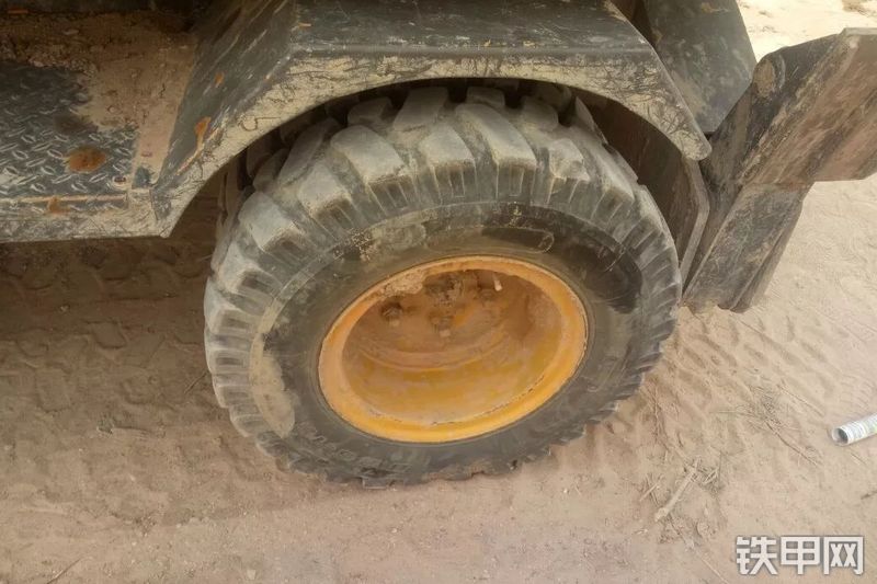 沃尔华DLS885-9M挖掘机局部