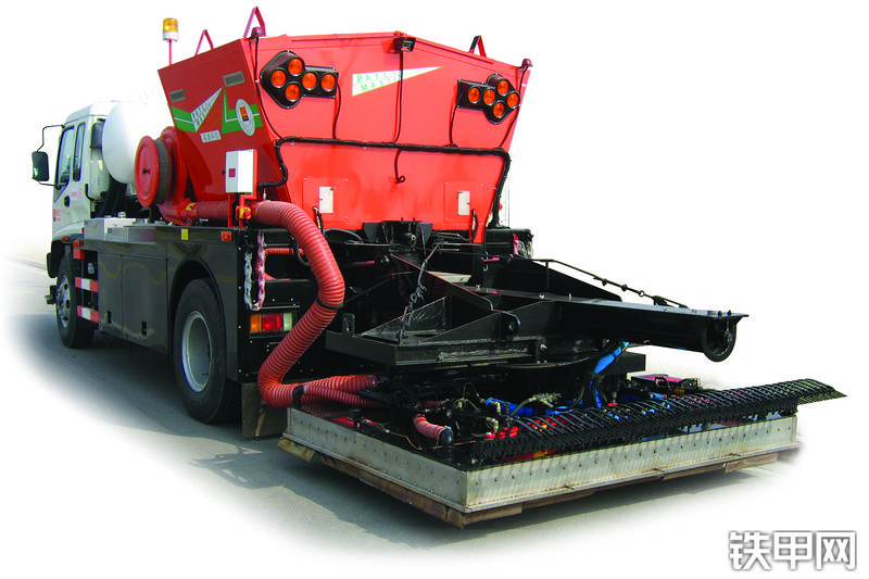 英达PM400沥青路面修补车整机外观