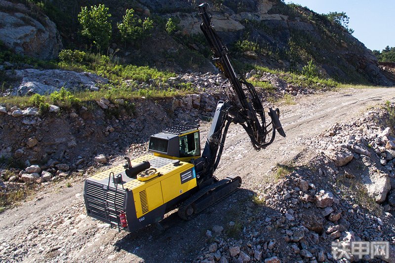 安百拓PT40顶锤式潜孔钻机整机外观