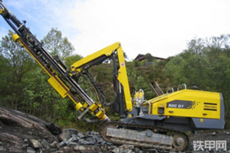 安百拓D7潜孔钻机整机外观