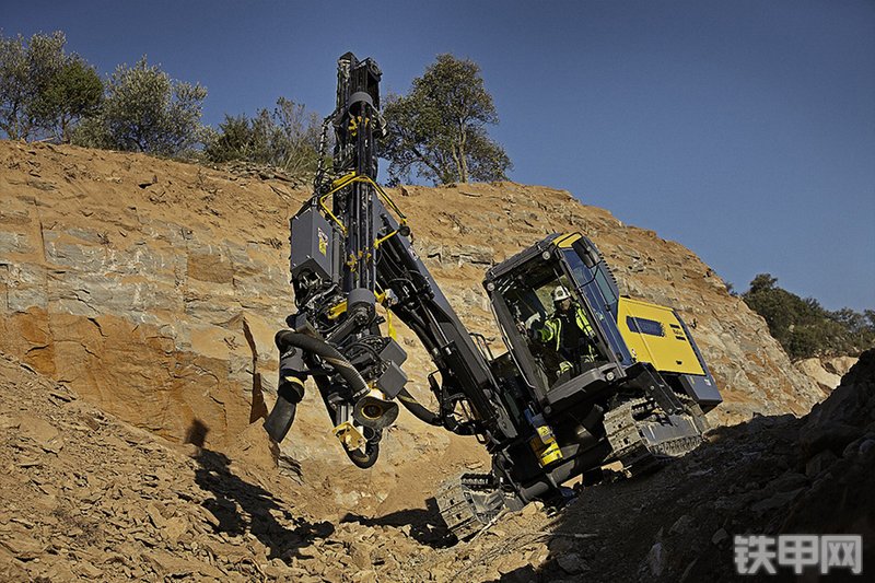 安百拓FT35顶锤式潜孔钻机整机外观