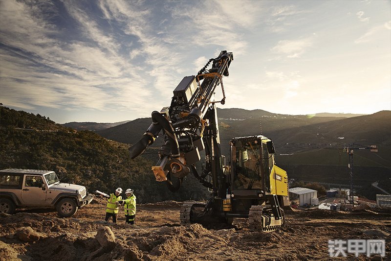 安百拓FT35顶锤式潜孔钻机整机外观