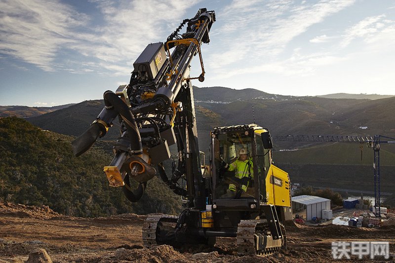 安百拓FT35顶锤式潜孔钻机整机外观