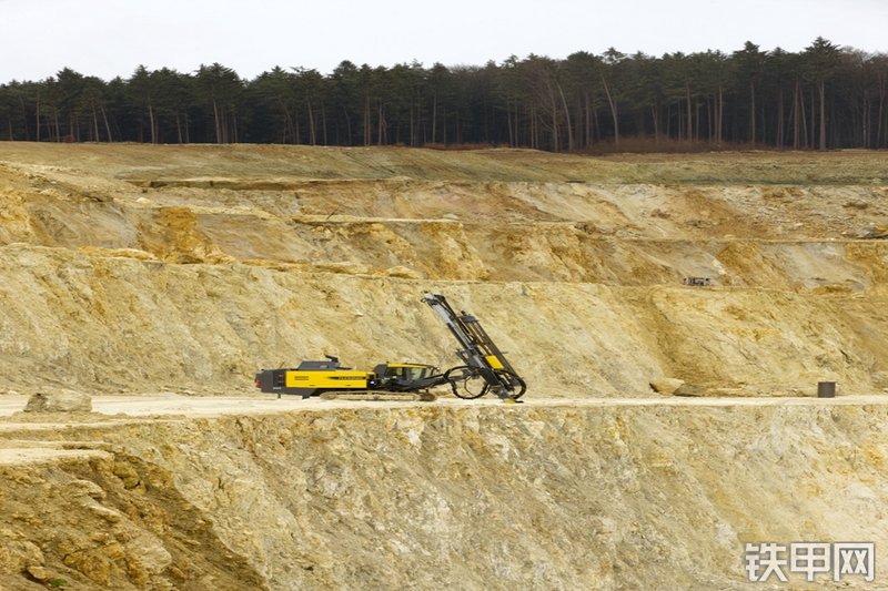 安百拓FD50风动潜孔式潜孔钻机整机外观