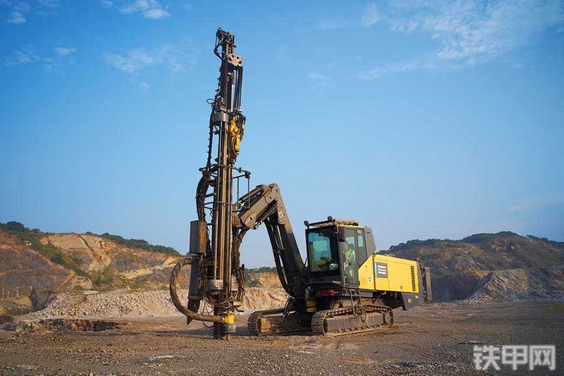 安百拓PT40顶锤式潜孔钻机整机外观