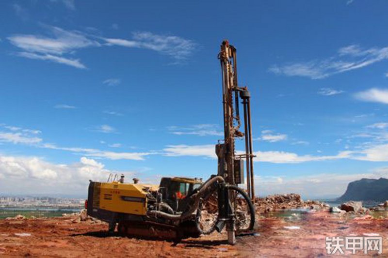 安百拓D55潜孔钻机整机外观