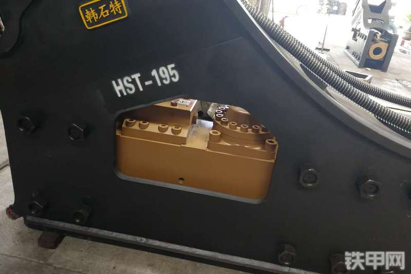 韩石特195破碎锤整机外观