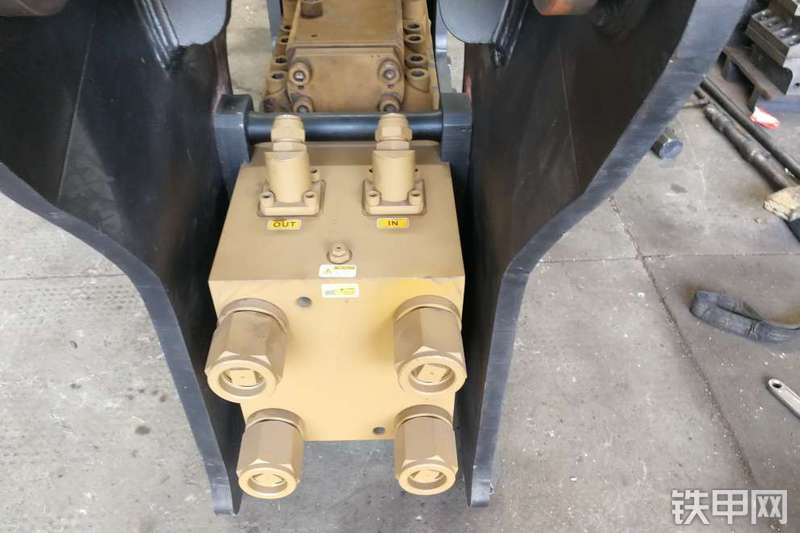 韩石特185破碎锤整机外观