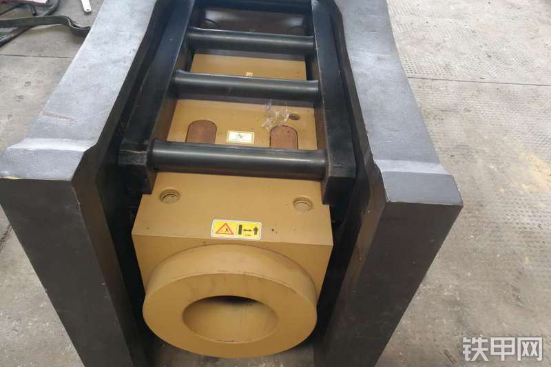 韩石特185破碎锤整机外观