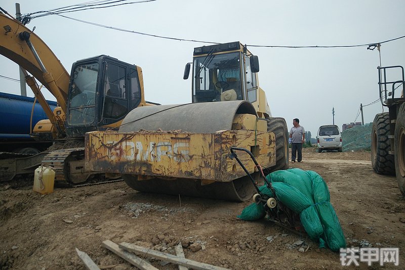 宝马格25D-3压路机整机外观