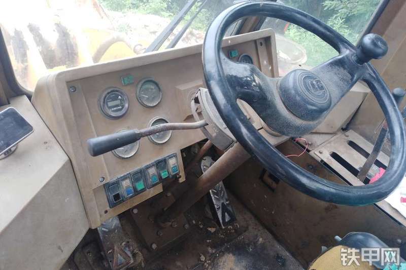 柳工ZL50E装载机整机外观