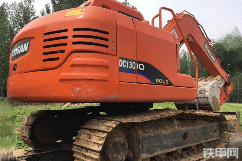 斗川DC90挖掘机整机外观