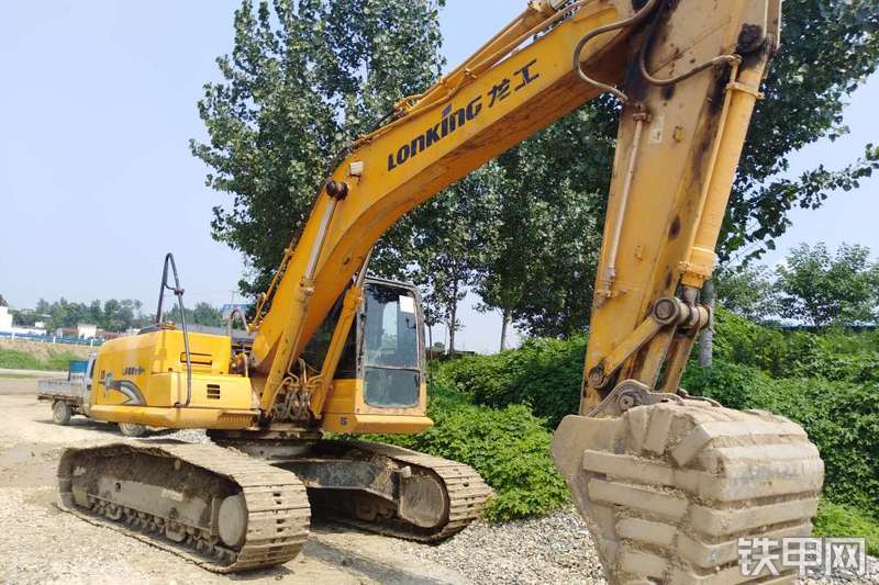 龙工LG6260履带式挖掘机