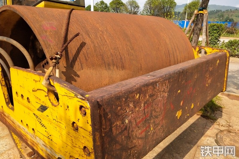 洛阳路通洛阳路通YZ18F-VI压路机整机外观