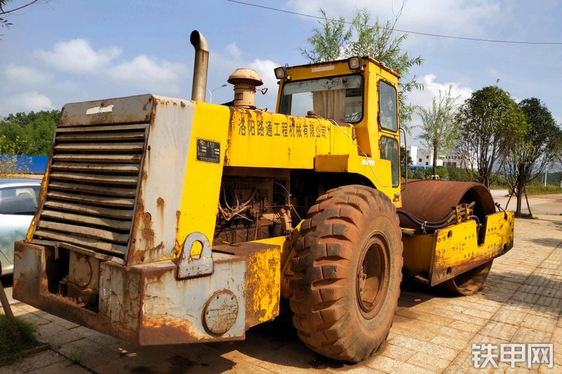 洛阳路通洛阳路通YZ18F-VI压路机整机外观