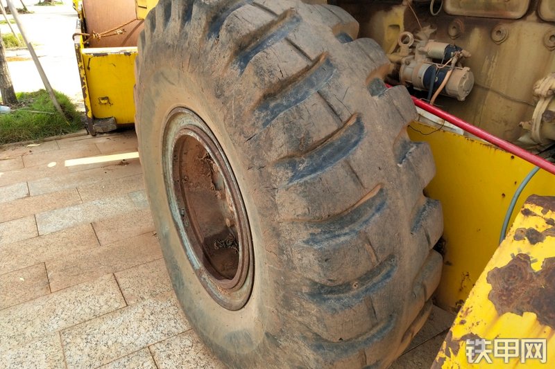 洛阳路通洛阳路通YZ18F-VI压路机整机外观