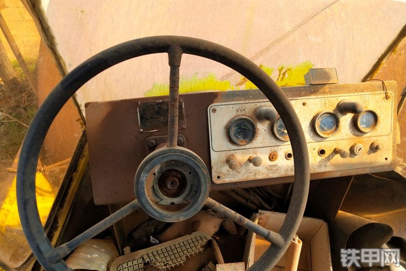 洛阳路通洛阳路通YZ18F-VI压路机整机外观