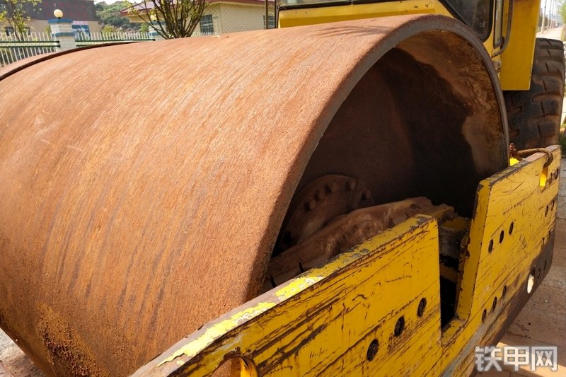 洛阳路通洛阳路通YZ18F-VI压路机整机外观