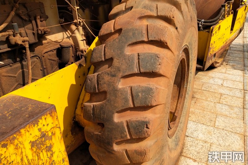 洛阳路通洛阳路通YZ18F-VI压路机整机外观