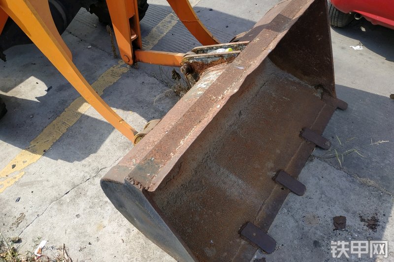 郑州长城制造ZL10装载机整机外观