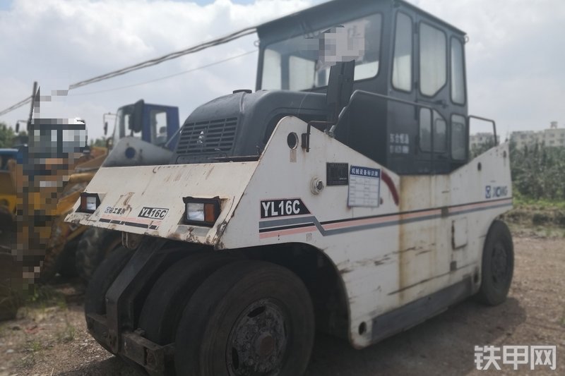 徐工YL16C轮胎压路机