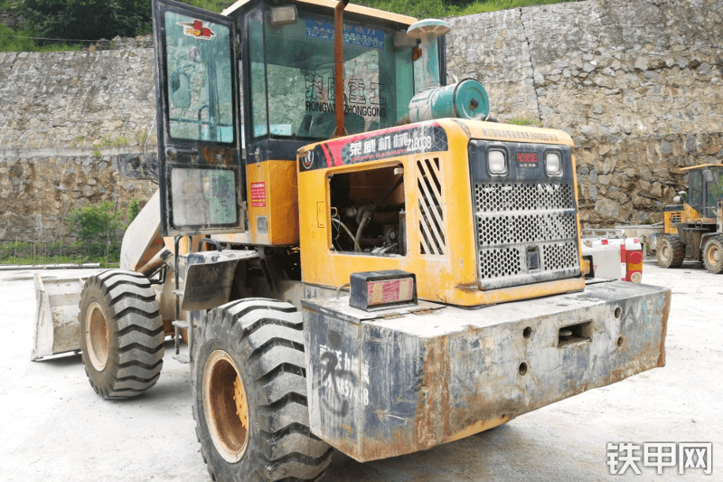 荣威机械ZL8038轮式装载机