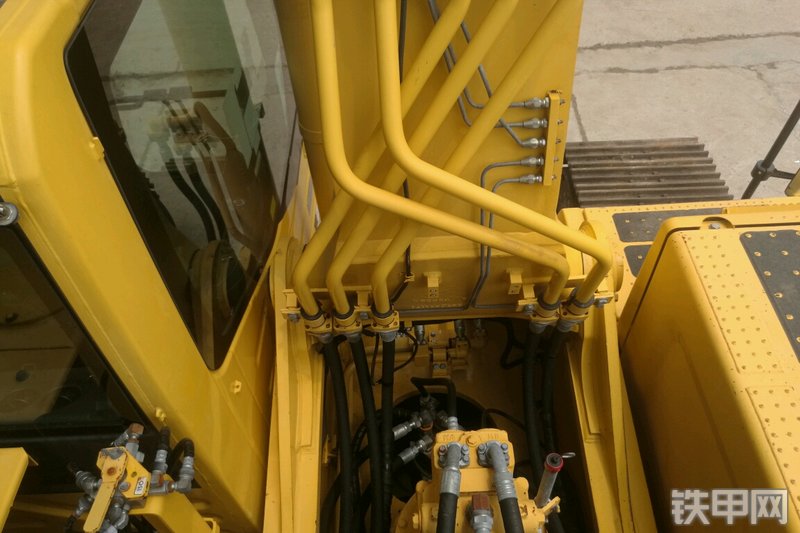 小松PC490LC-10挖掘机局部