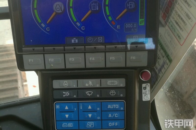 小松PC490LC-10挖掘机局部