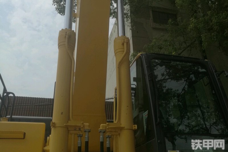 小松PC490LC-10挖掘机局部