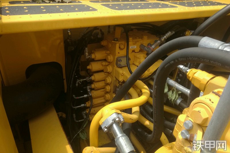 小松PC490LC-10挖掘机局部