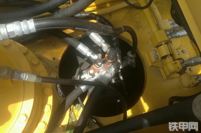 小松PC490LC-10挖掘机局部