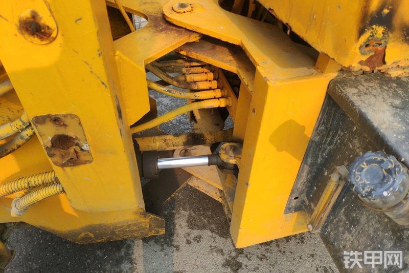 宇辰ZL-16装载机局部