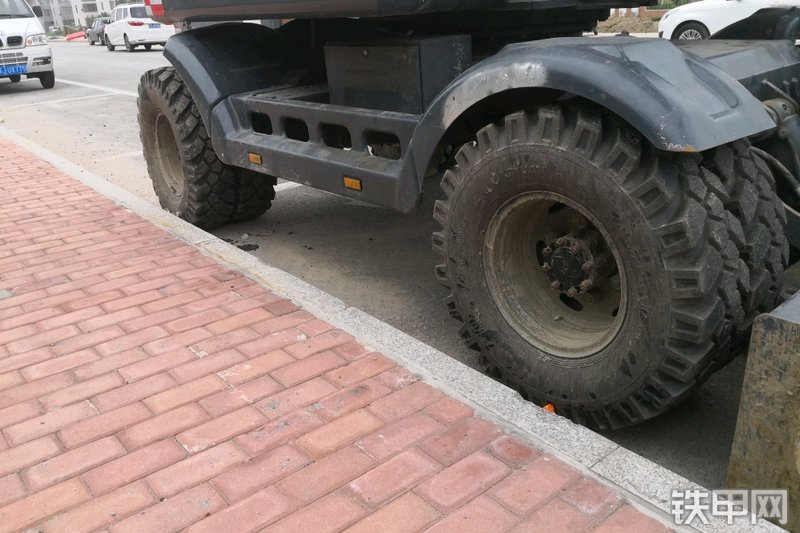 新源XYB75W-9挖掘机局部