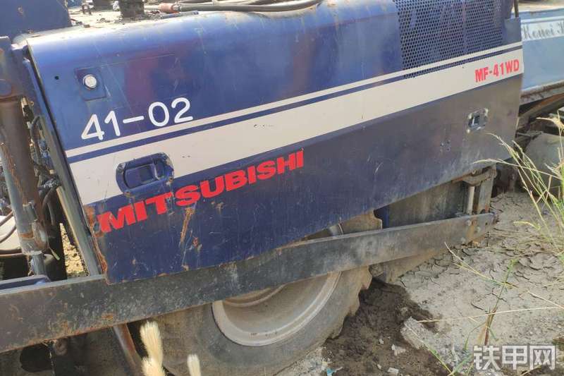 三菱MF41WD沥青摊铺机局部