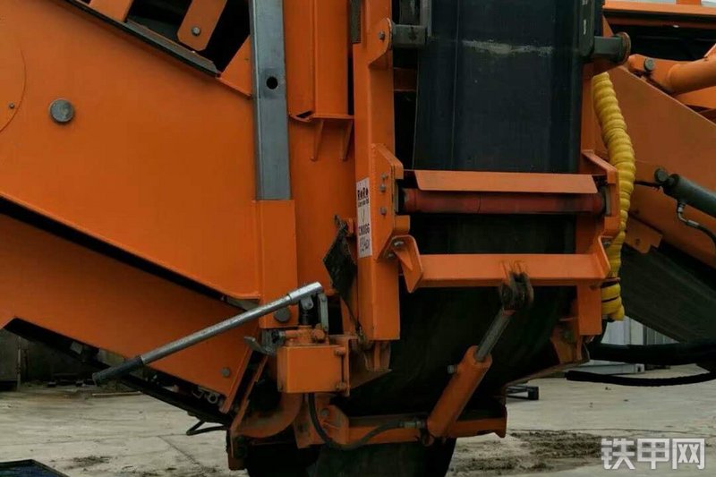 洛克斯特R900移动破碎站局部