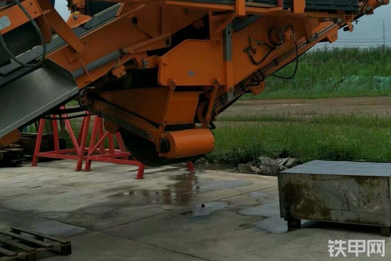 洛克斯特R900移动破碎站局部