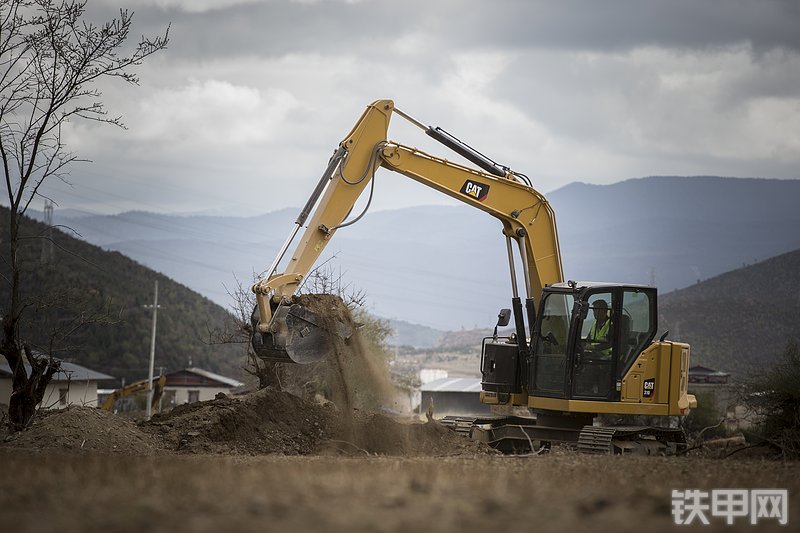 卡特彼勒CAT®310 小型液压挖掘机整机外观