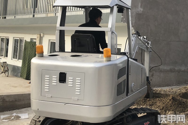 拓疆者智能Builder X-22挖掘机整机外观