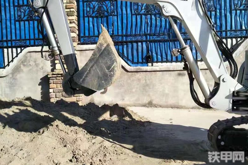 拓疆者智能Builder X-22挖掘机整机外观