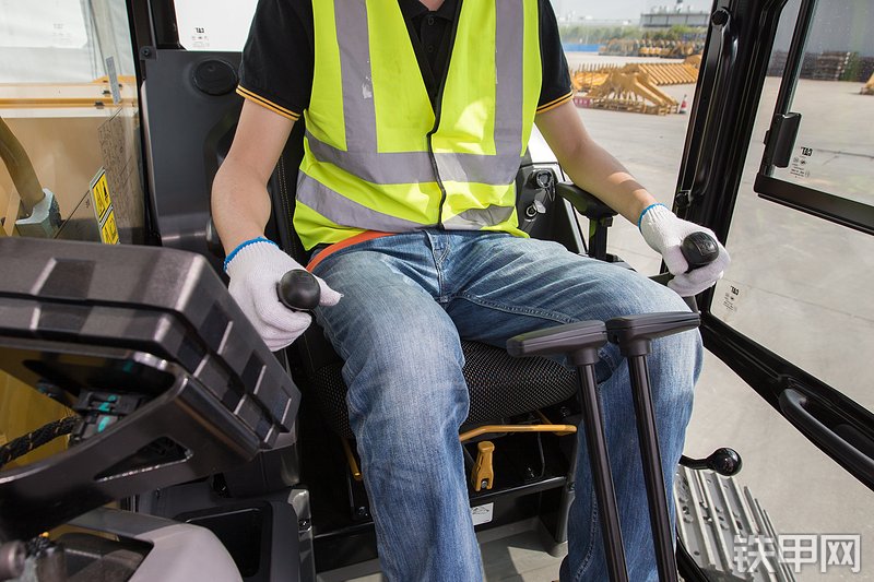 卡特彼勒CAT®310 小型液压挖掘机局部