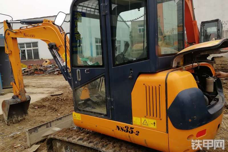 京城长野NS35-2挖掘机整机外观