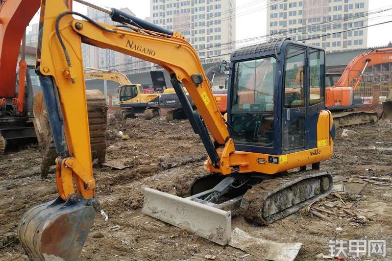 京城长野NS35-2挖掘机整机外观