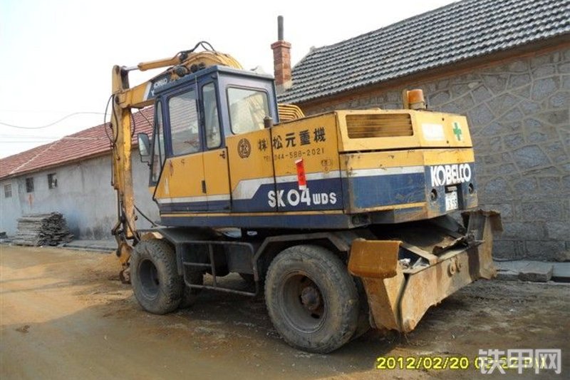 神钢sk04w轮式挖掘机