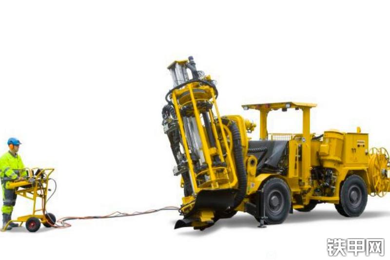 安百拓Simba 364凿岩台车整机外观
