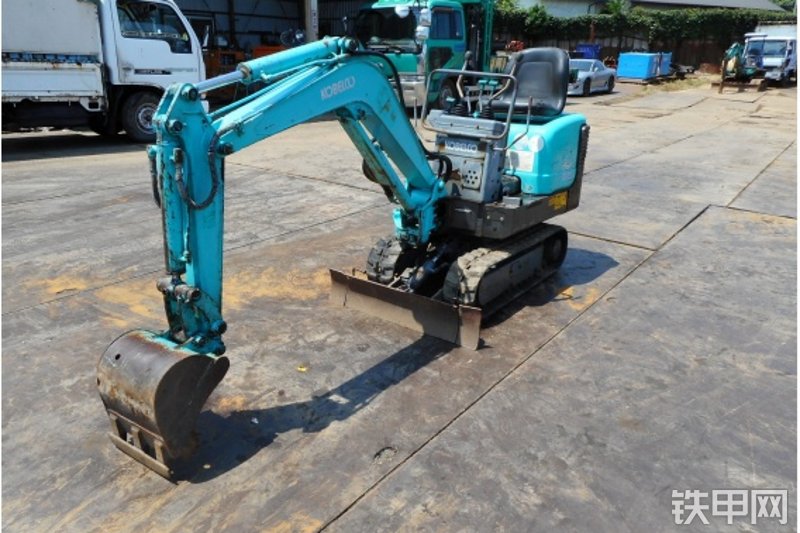 神钢SK007-6挖掘机整机外观