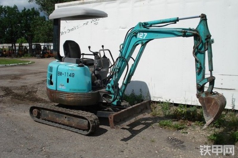 神钢SK15SR挖掘机整机外观