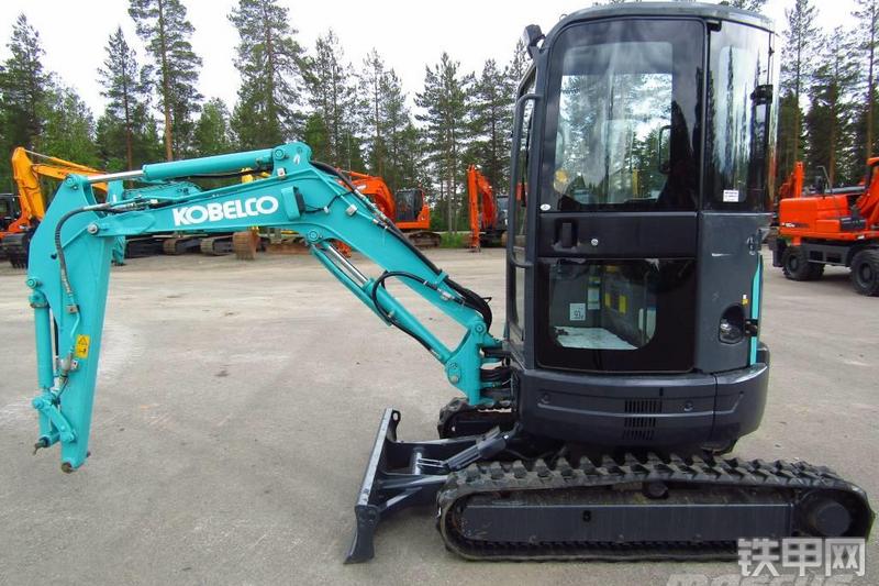 神钢SK27SR挖掘机整机外观