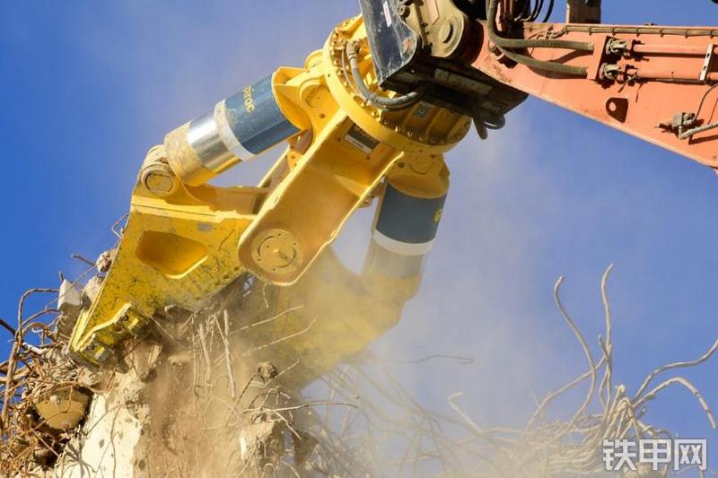 安百拓CC系列属具整机外观